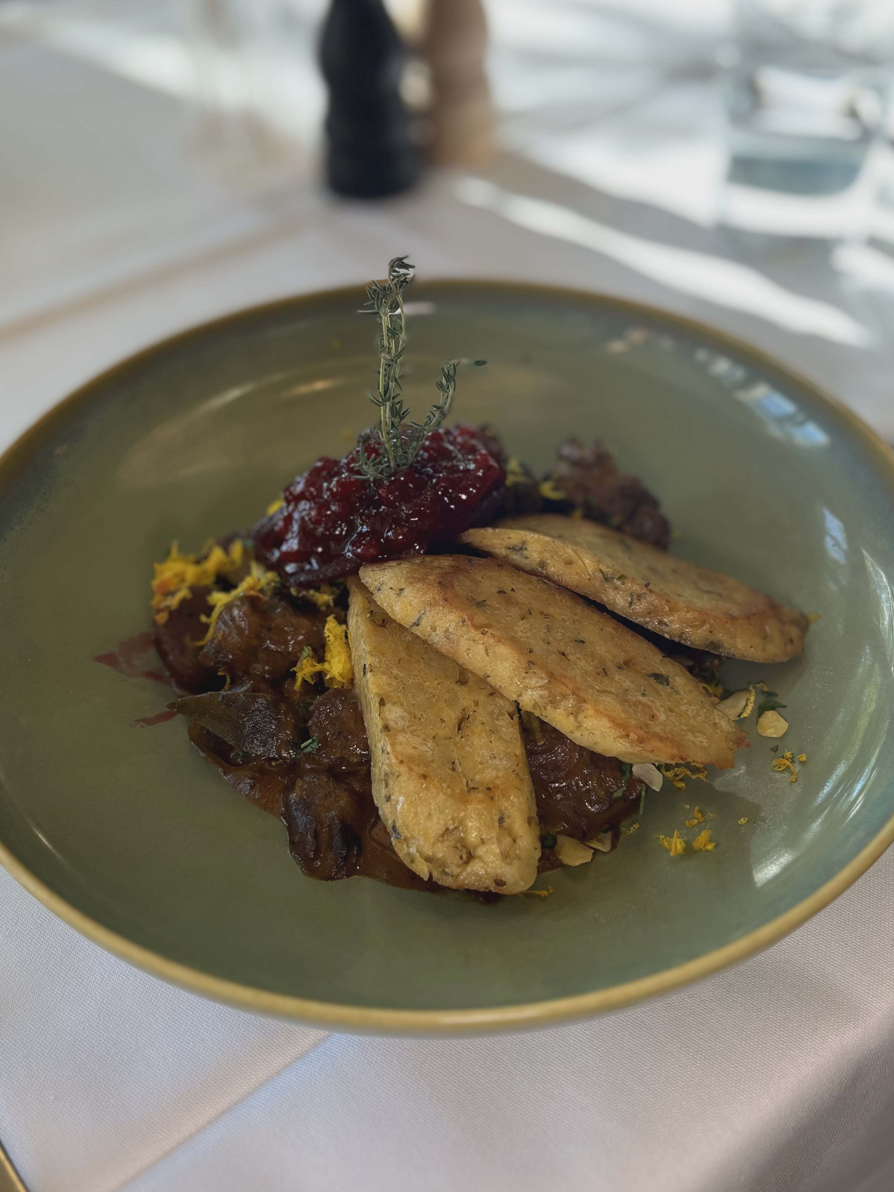 Pfarrwirts Wild – Maronigulasch